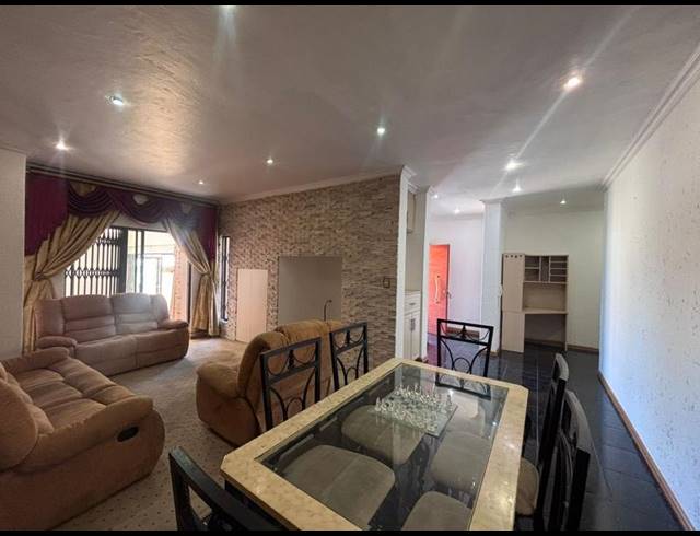 3 BEDROOM HOUSE FOR SALE IN FERNDALE